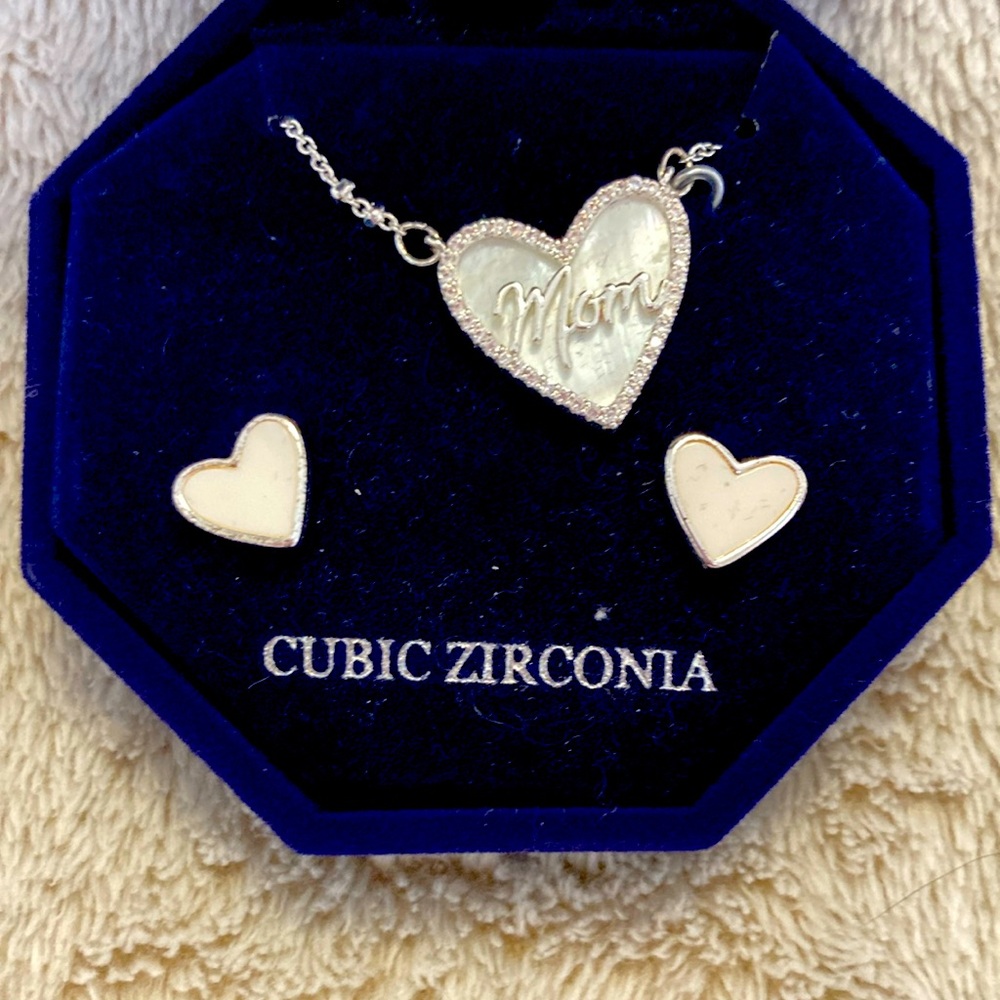 Mom necklace with earrings